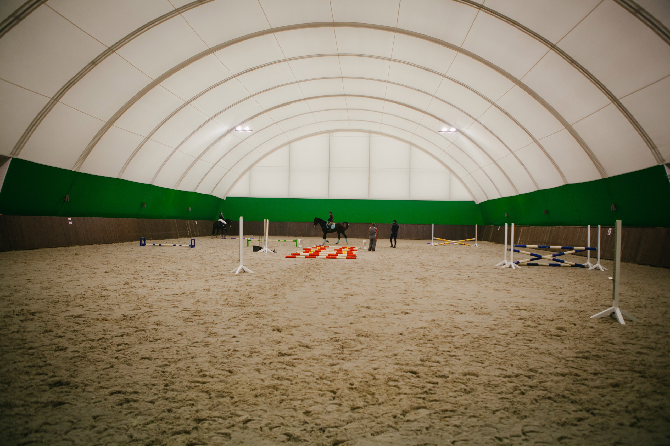 Конные манежи